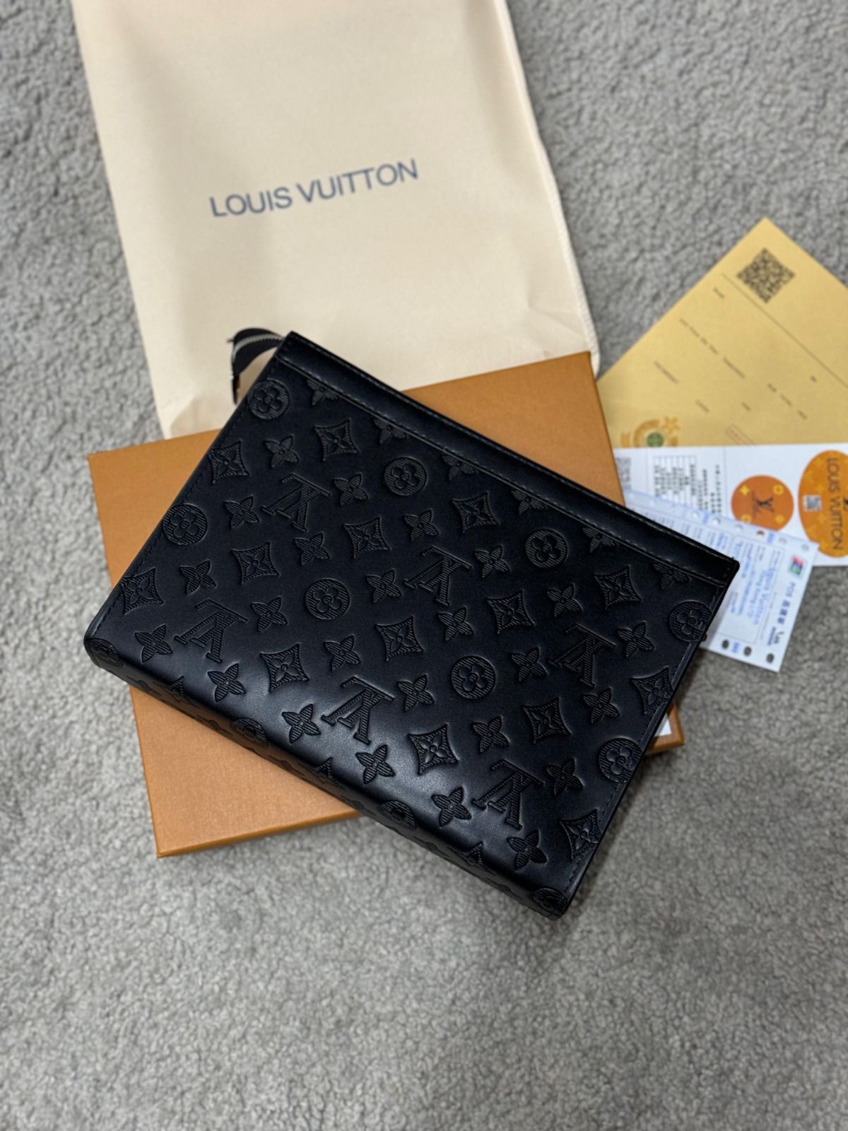 BOLSITO MANO • LOUIS VUITTON