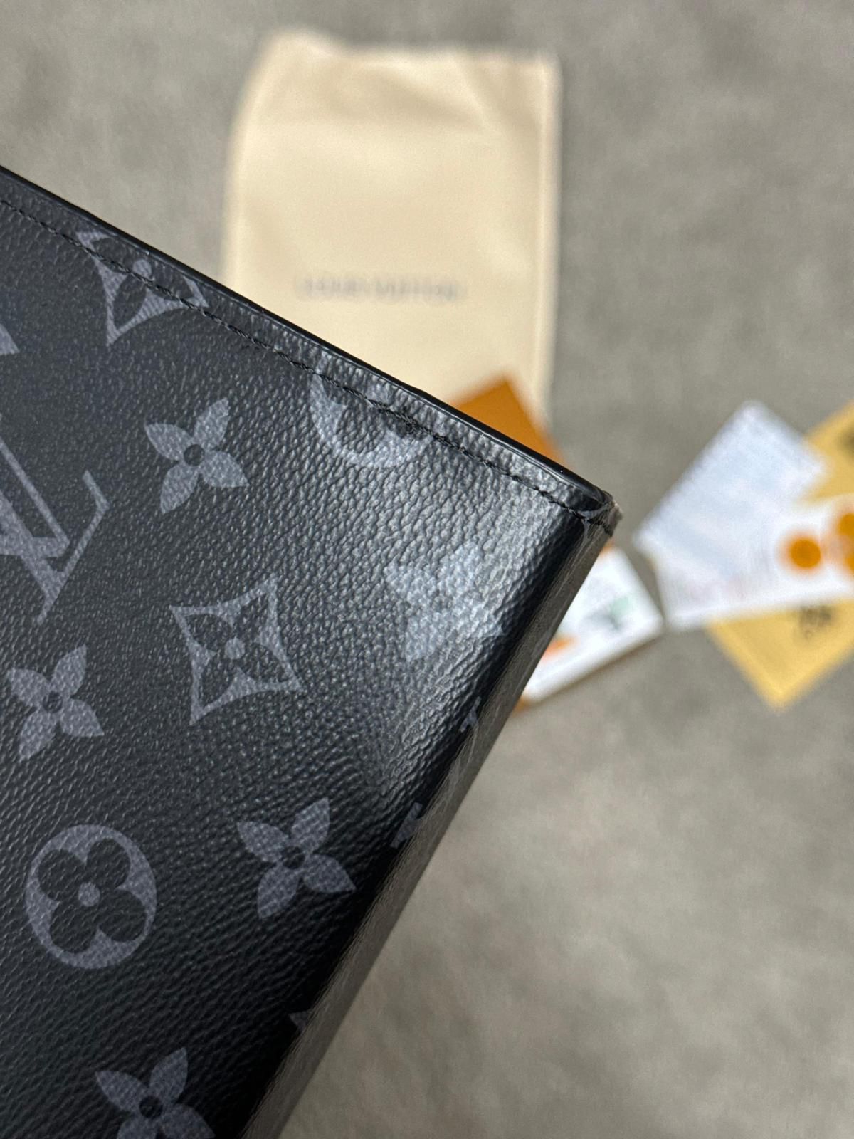 BOLSITO MANO • LOUIS VUITTON