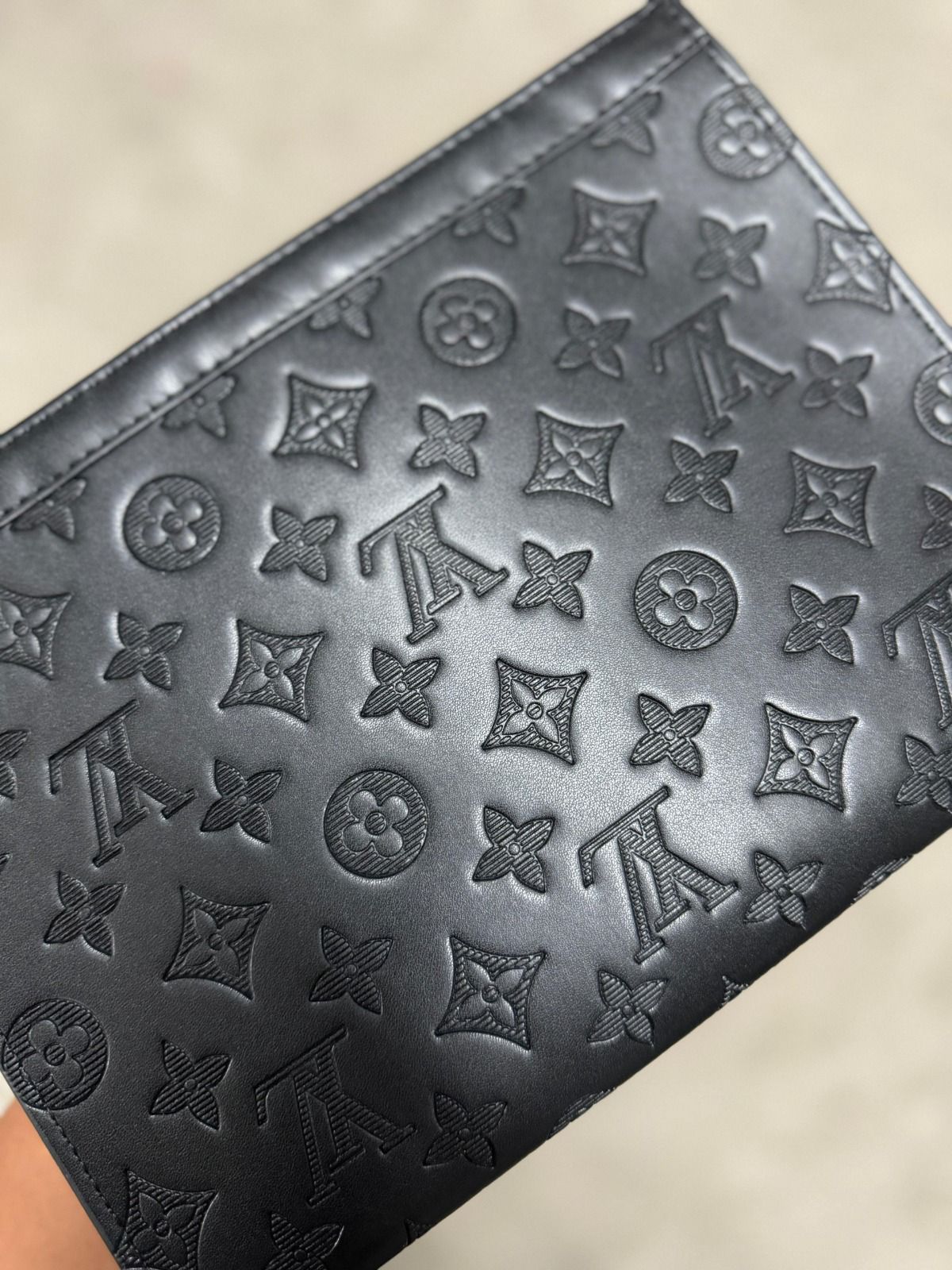 BOLSITO MANO • LOUIS VUITTON