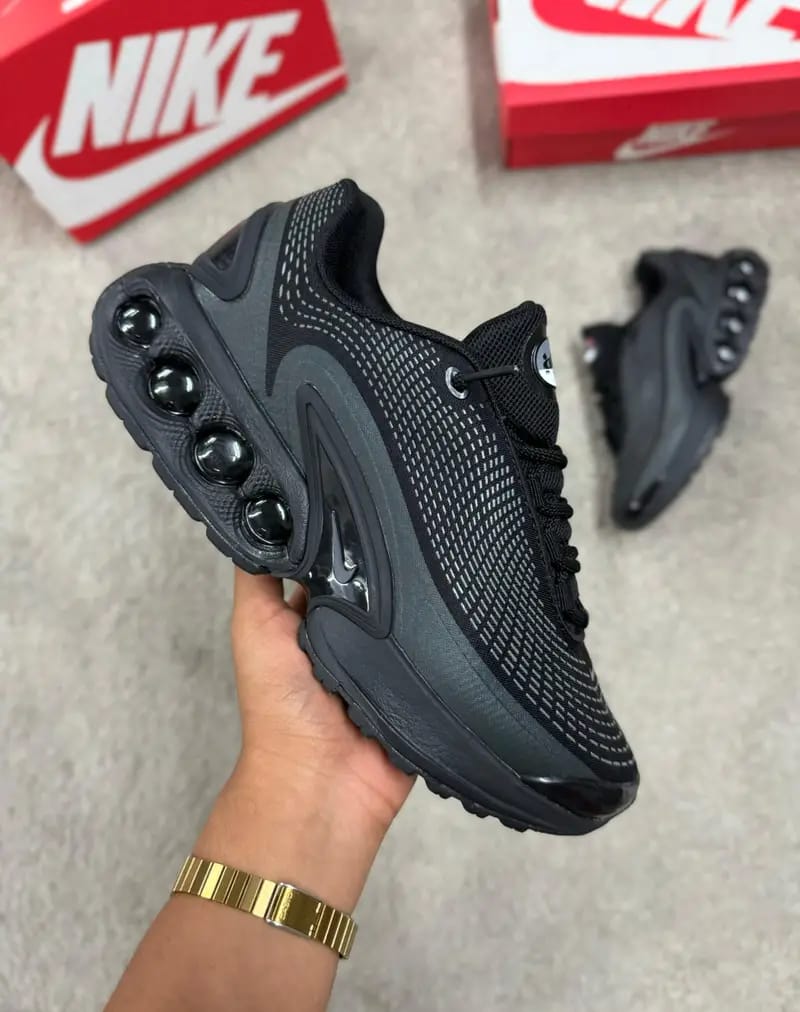 NIKE DN • NEGRO