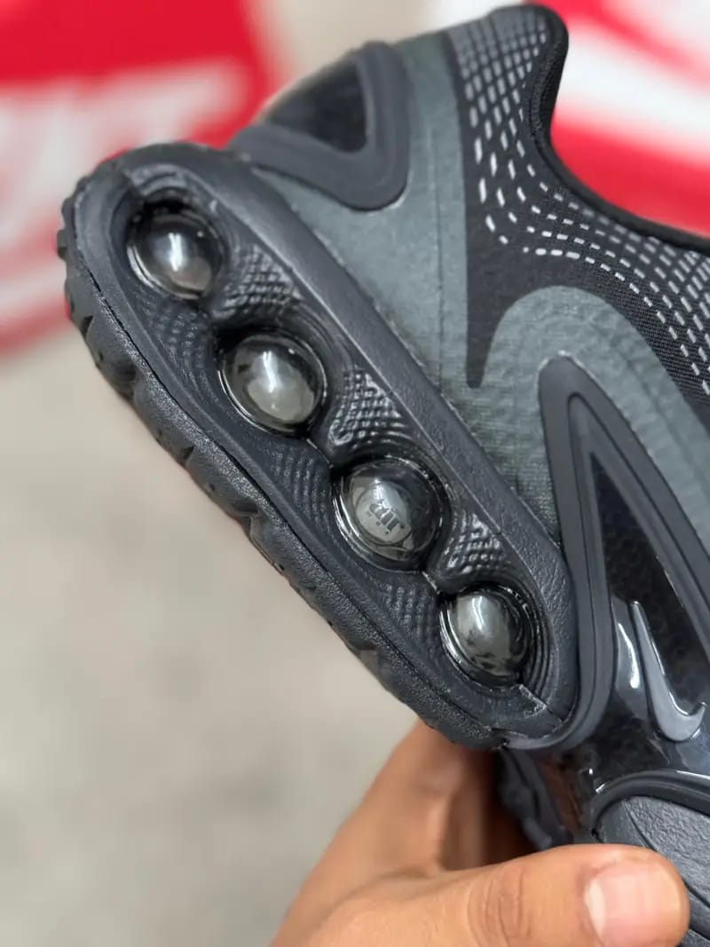 NIKE DN • NEGRO