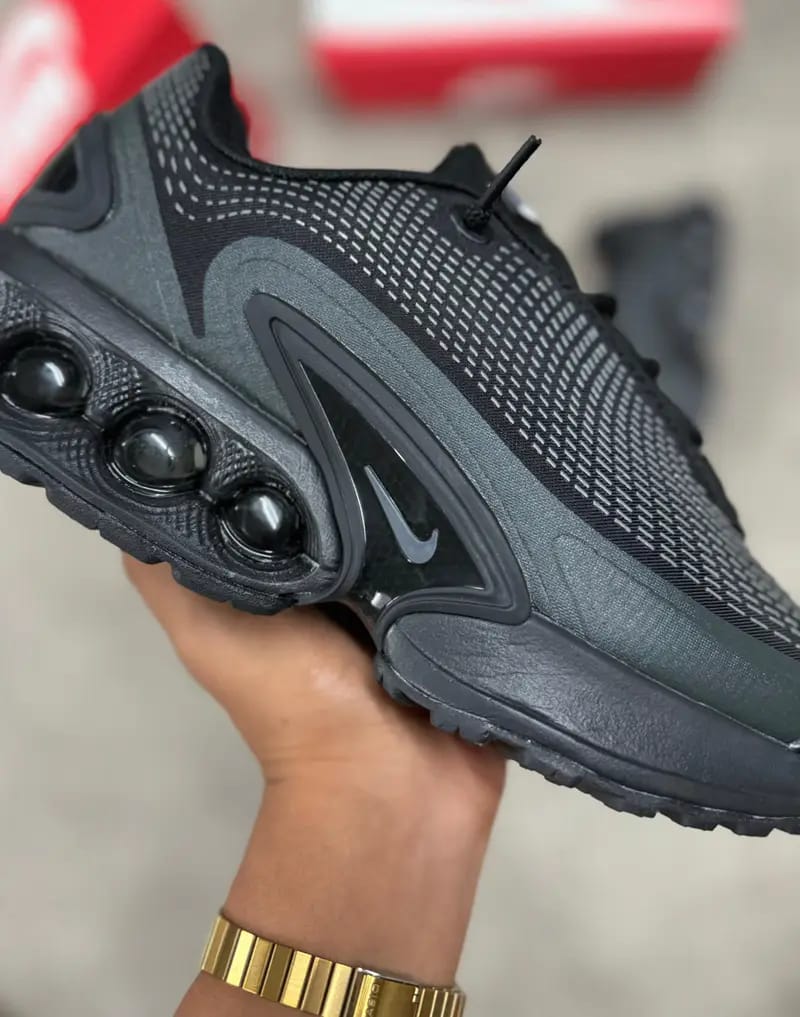 NIKE DN • NEGRO