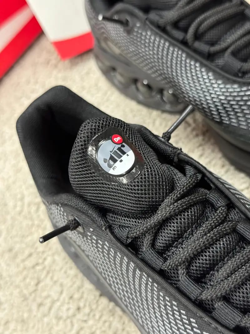 NIKE DN • NEGRO