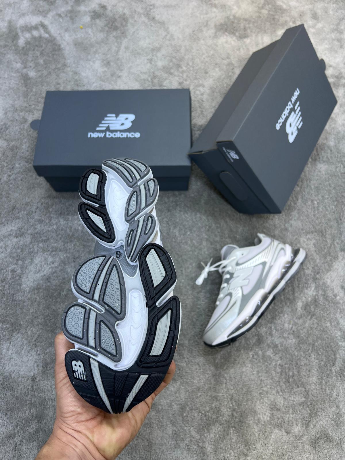 NEW BALANCE 2000 • GRIS