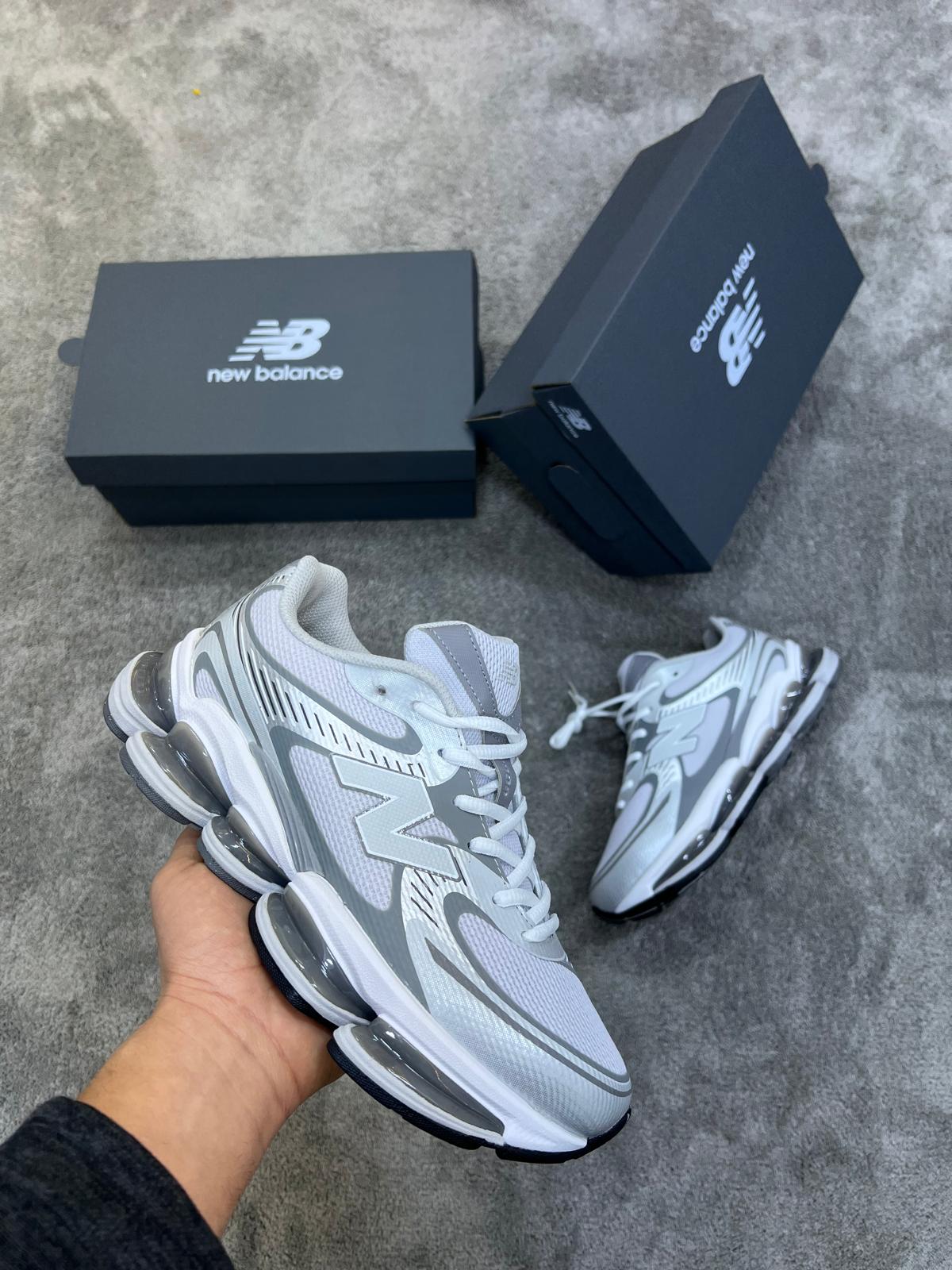 NEW BALANCE 2000 • GRIS