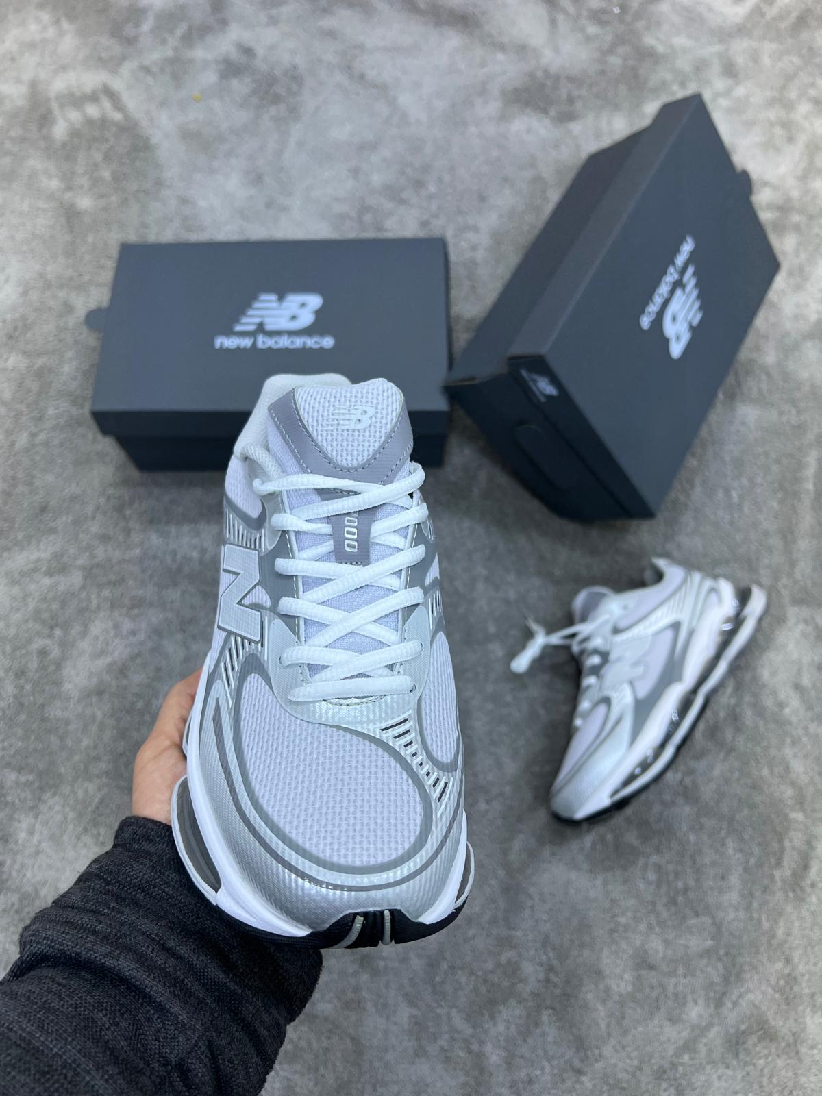 NEW BALANCE 2000 • GRIS