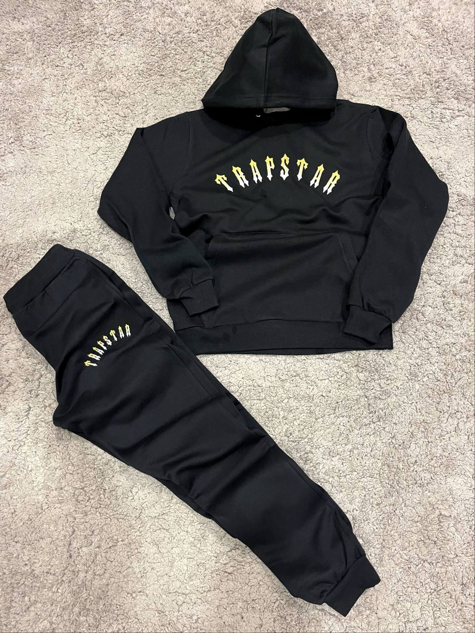 TRAPSTAR • NEGRO