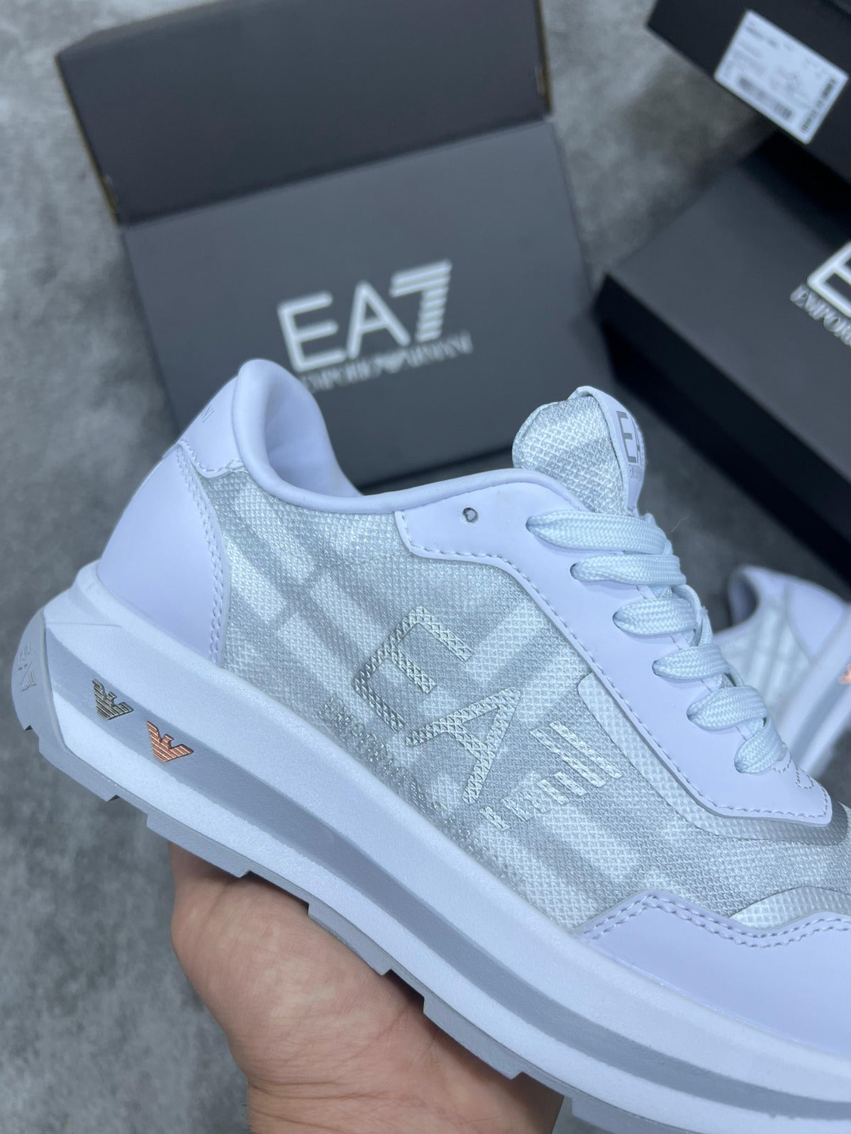 EMPORIO ARMANI • BLANCO