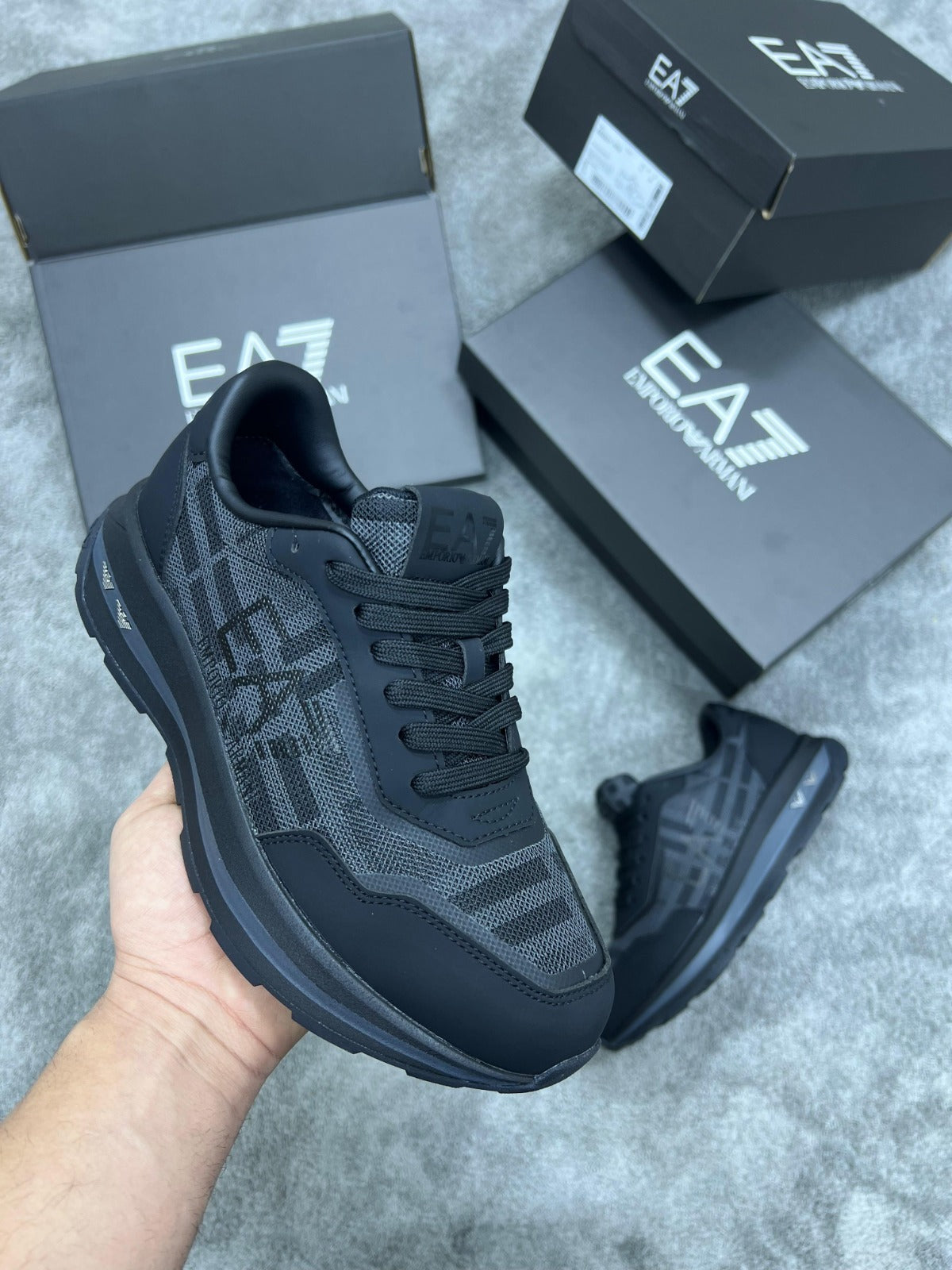 EMPORIO ARMANI • NEGRO