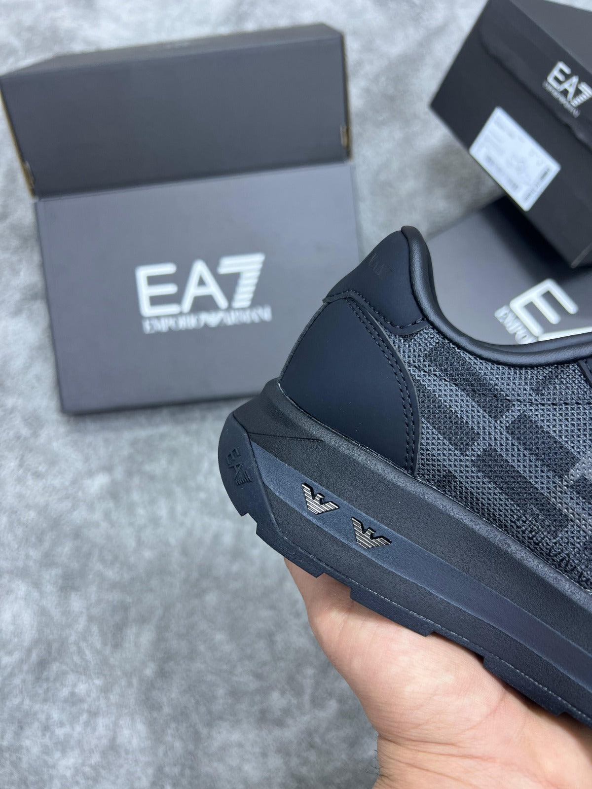 EMPORIO ARMANI • NEGRO