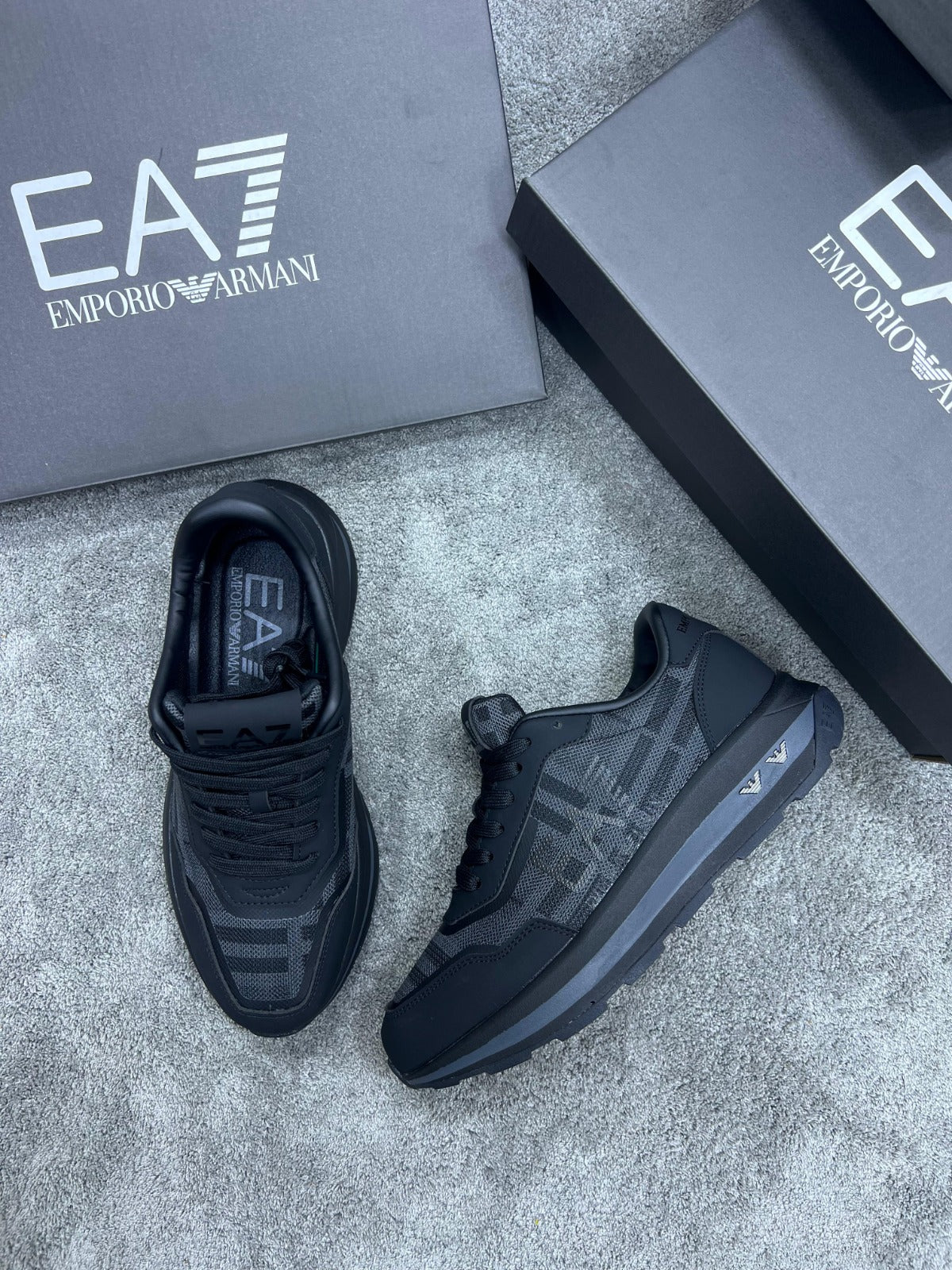 EMPORIO ARMANI • NEGRO