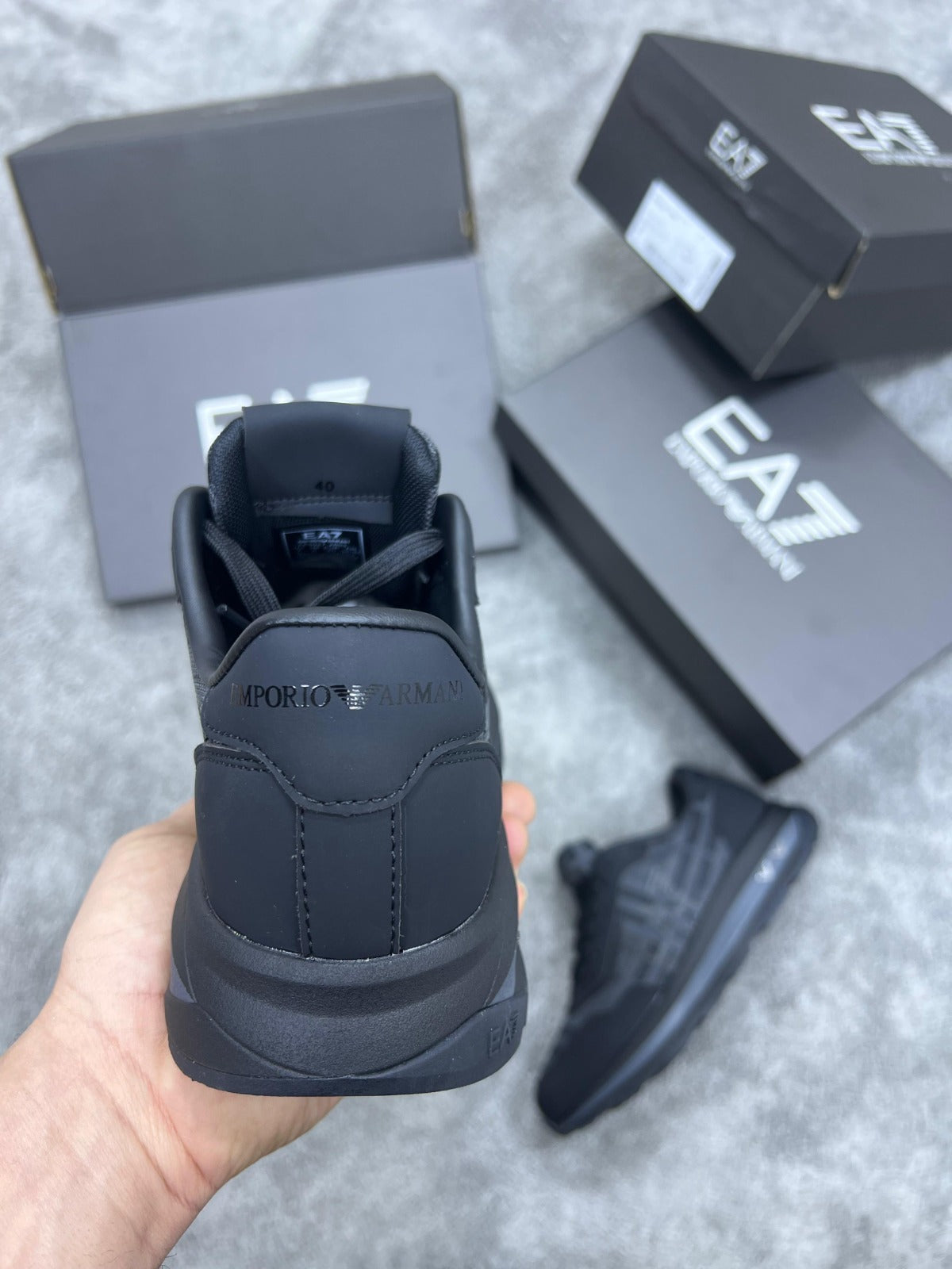 EMPORIO ARMANI • NEGRO