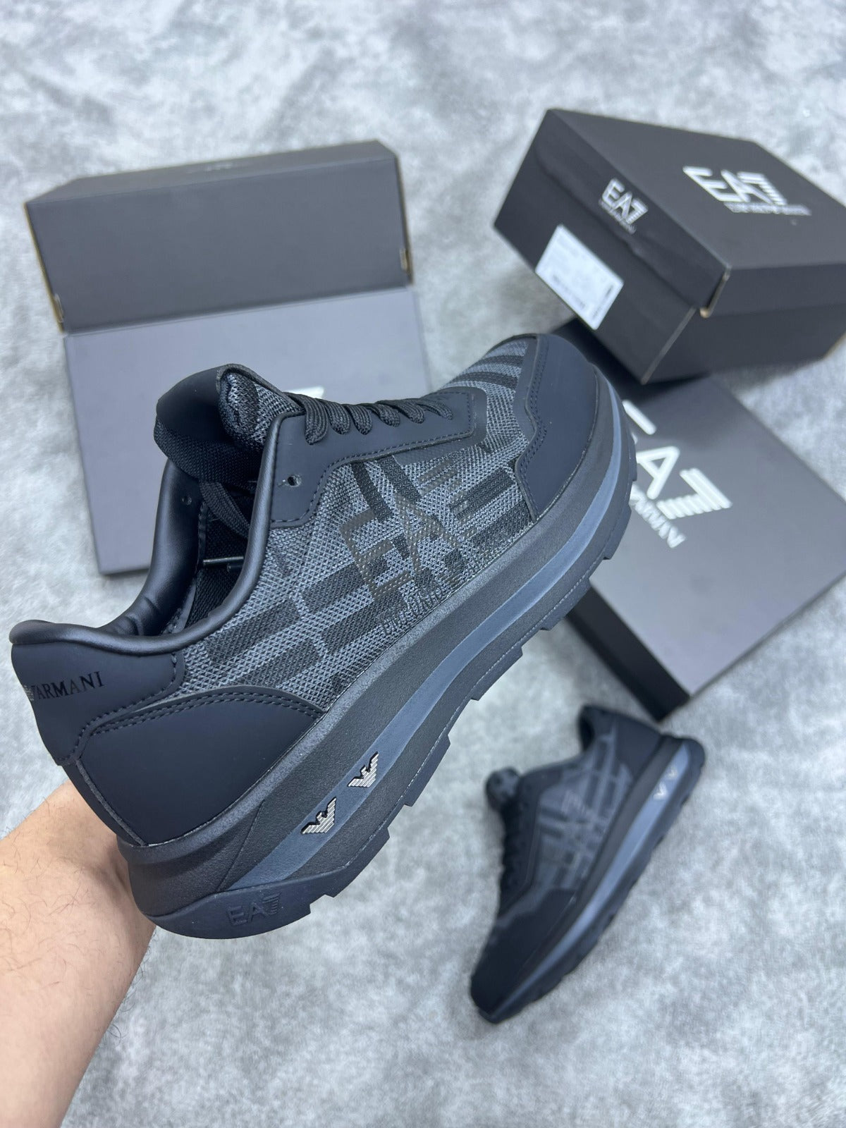 EMPORIO ARMANI • NEGRO