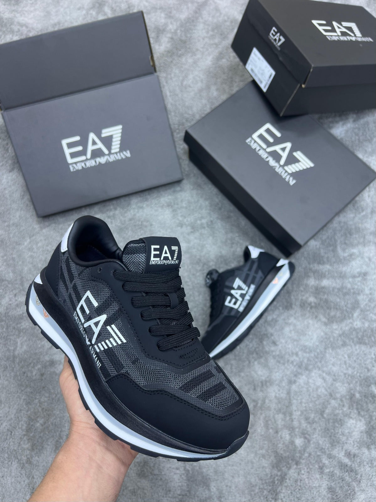 EMPORIO ARMANI • NEGRO/BLANCO