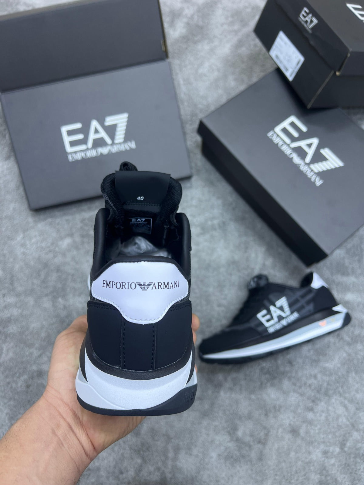 EMPORIO ARMANI • NEGRO/BLANCO