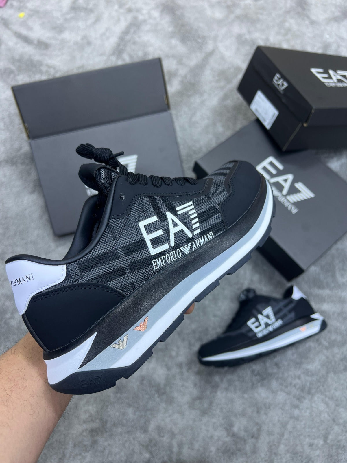 EMPORIO ARMANI • NEGRO/BLANCO
