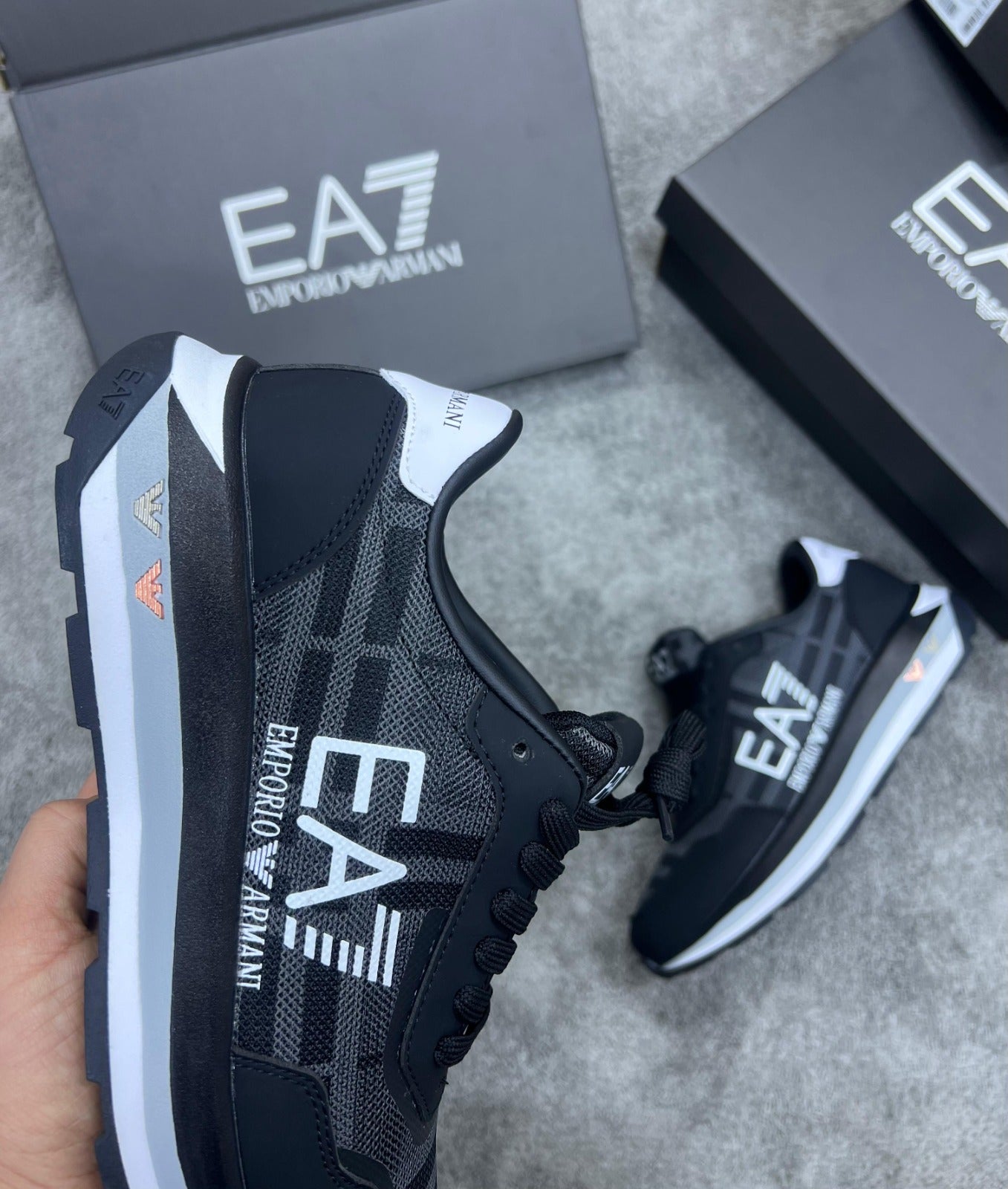 EMPORIO ARMANI • NEGRO/BLANCO