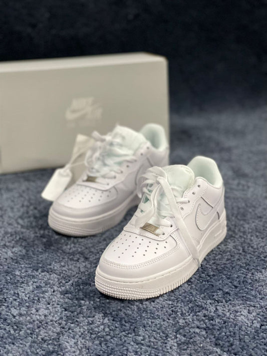 Nike Air Force 1 • Blancas